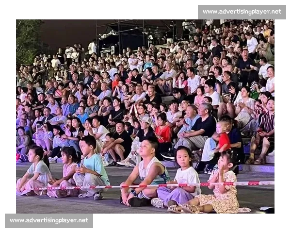 观众呐喊掀起激情澎湃的瞬间，体育赛事如何通过观众互动塑造氛围